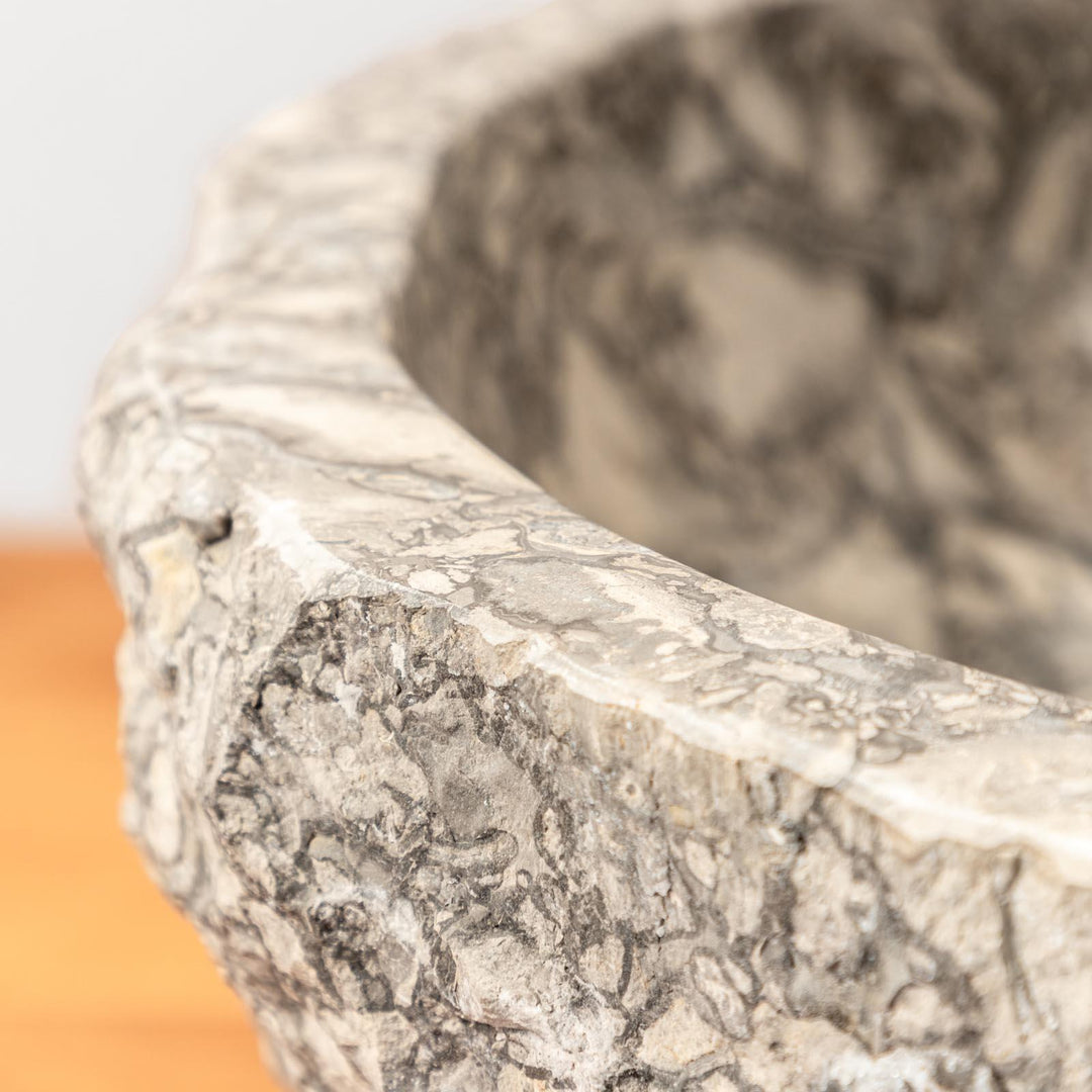 40-50 cm countertop washbasin in light grey hammered marble - Artizan