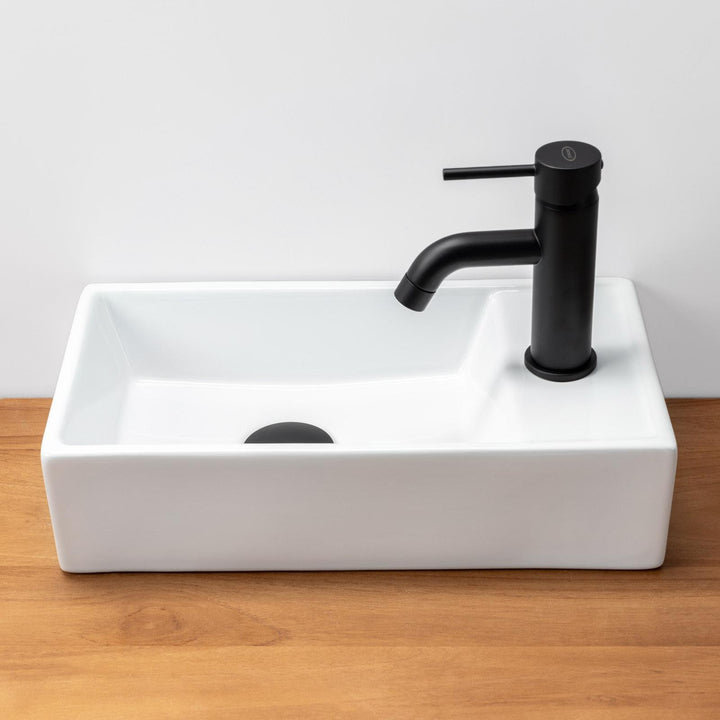 Right hole basin side angle