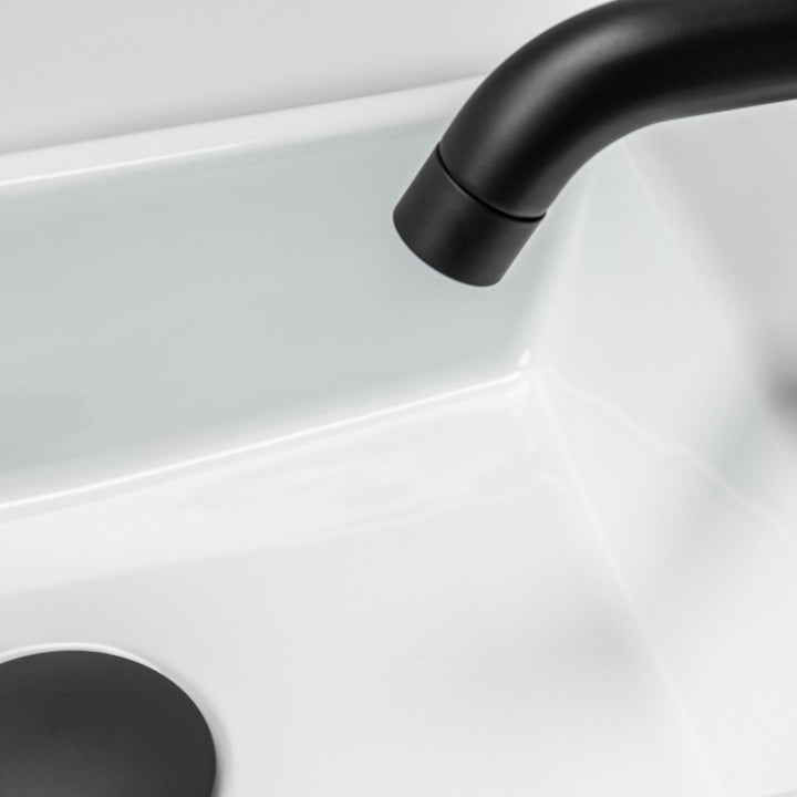 Right hole basin close-up